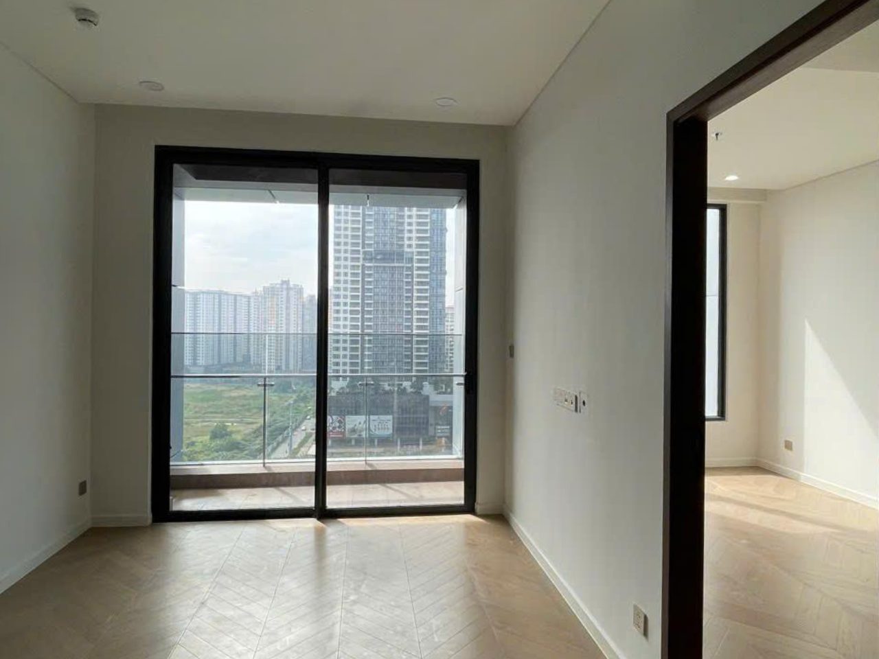 Lumiere Riverside unfurnished 1 bedroom for rent on high floor