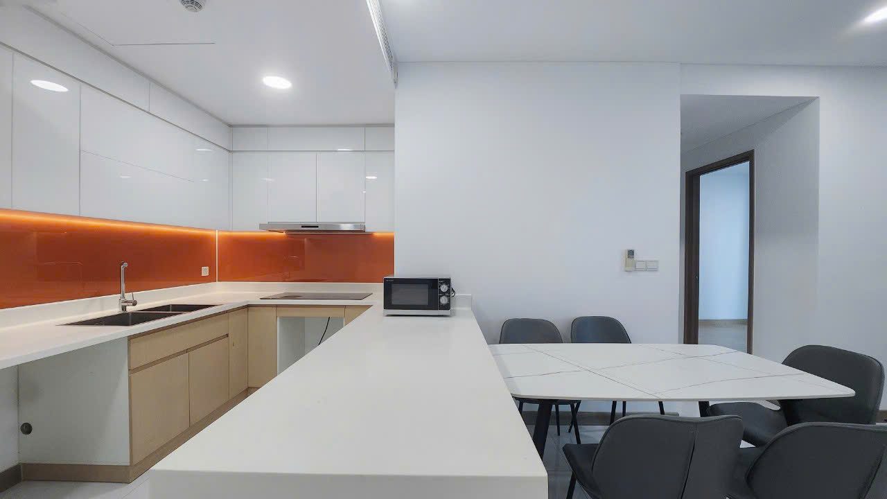 Modern 2 Bedroom Rental In Sunwah Pearl - Spacious, River View