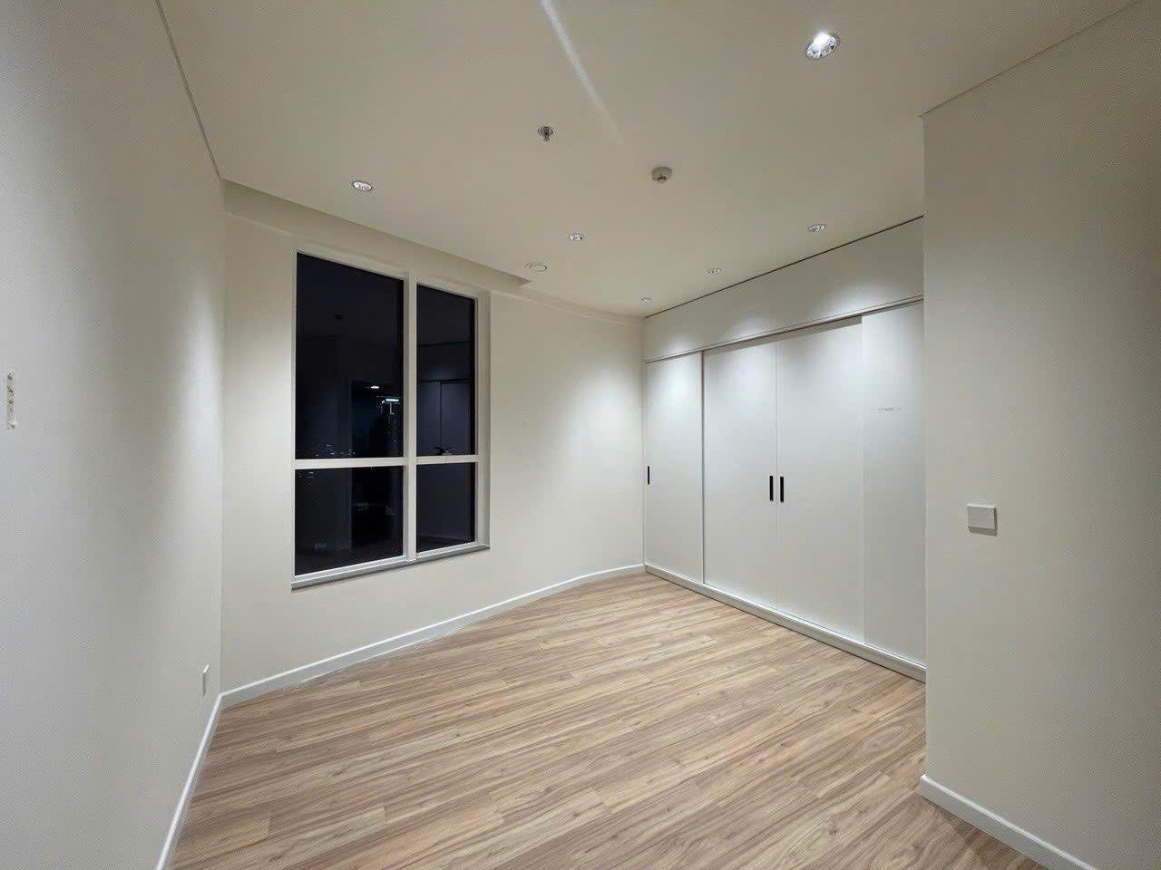 Modern 4 Bedroom Apartment In Zeit Thu Thiem On High floor