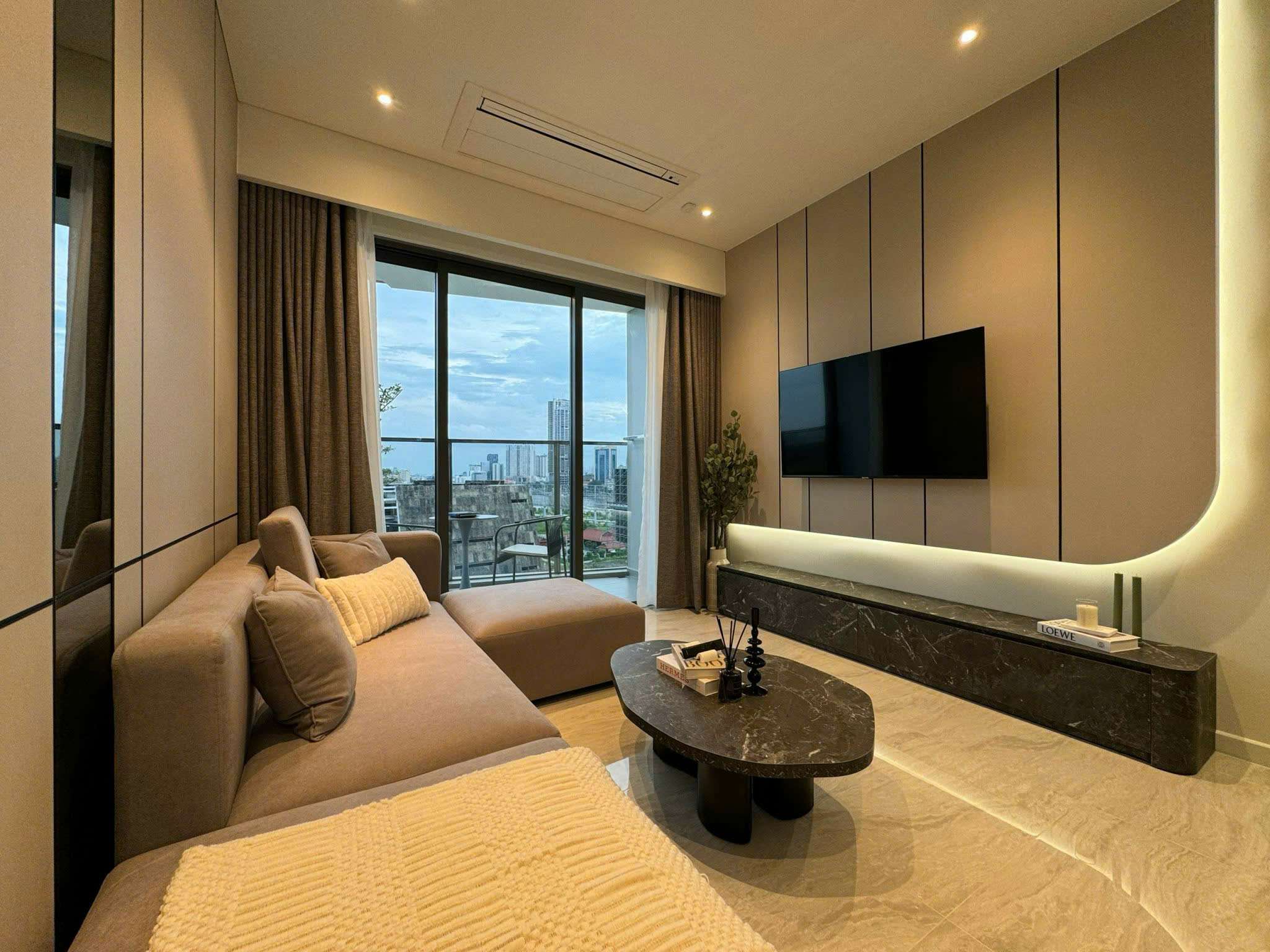 Stylish 2BR apartment for rent in The Opera Metropole – River View, luxury design
