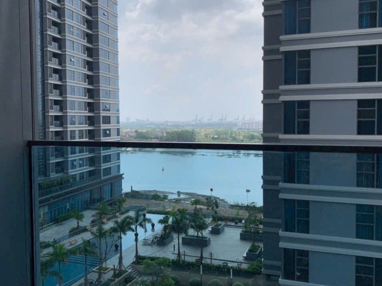 Sunwah Pearl 1 bedroom apartment for sale Vietnam quota, river view
