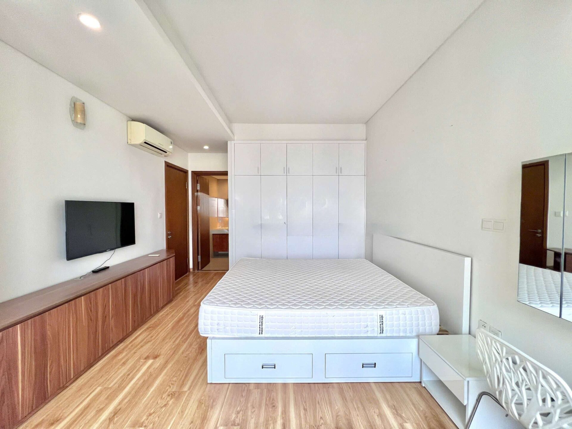 Thao Dien Pearl 3 Bedroom For Rent – Stunning Landmark 81 view