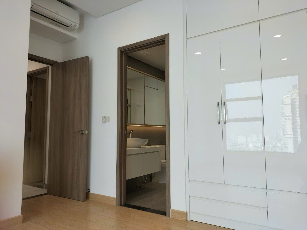 Unfurnished 2 bedroom for rent at Sunwah Pearl - L81 & river view