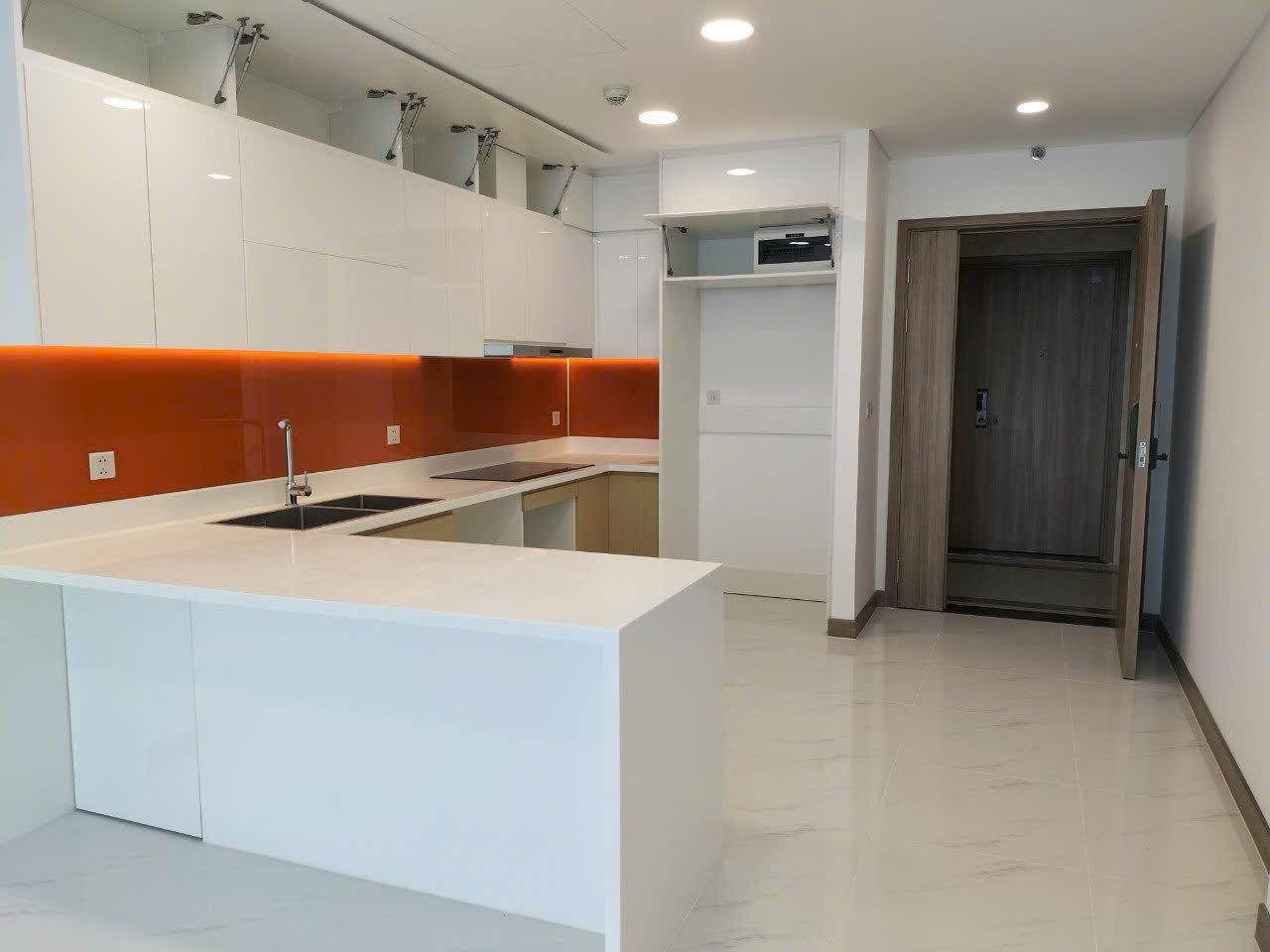 Unfurnished 2 bedroom for rent at Sunwah Pearl - L81 & river view