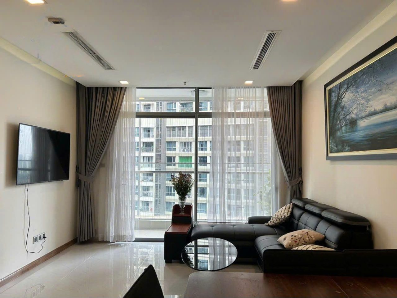 Fully furnished 3 bedroom for rent in Vinhomes Central Park – Modern furniture, 115m2
