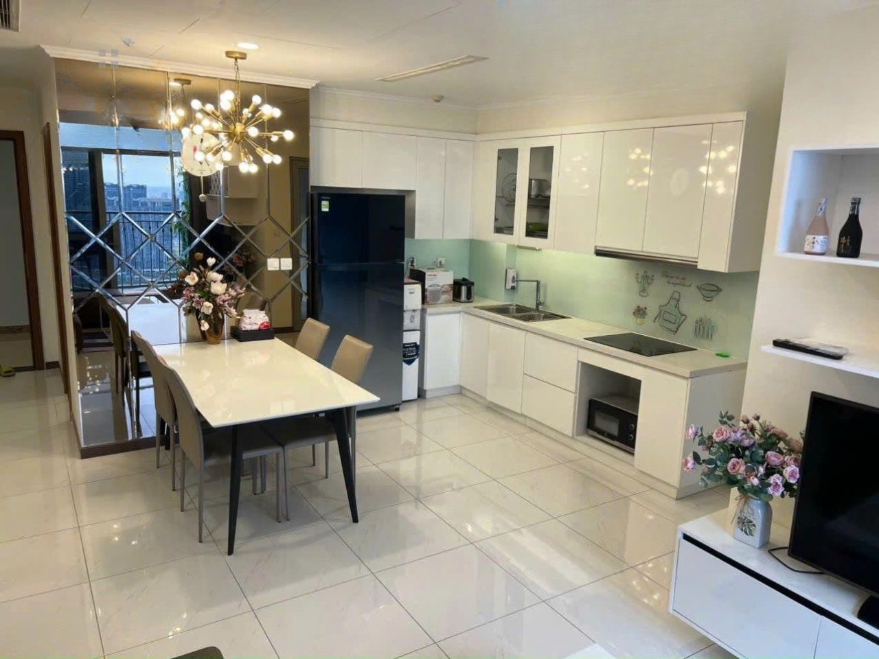 Landmark Plus 2 bedrooms apartment for rent with stunning river view