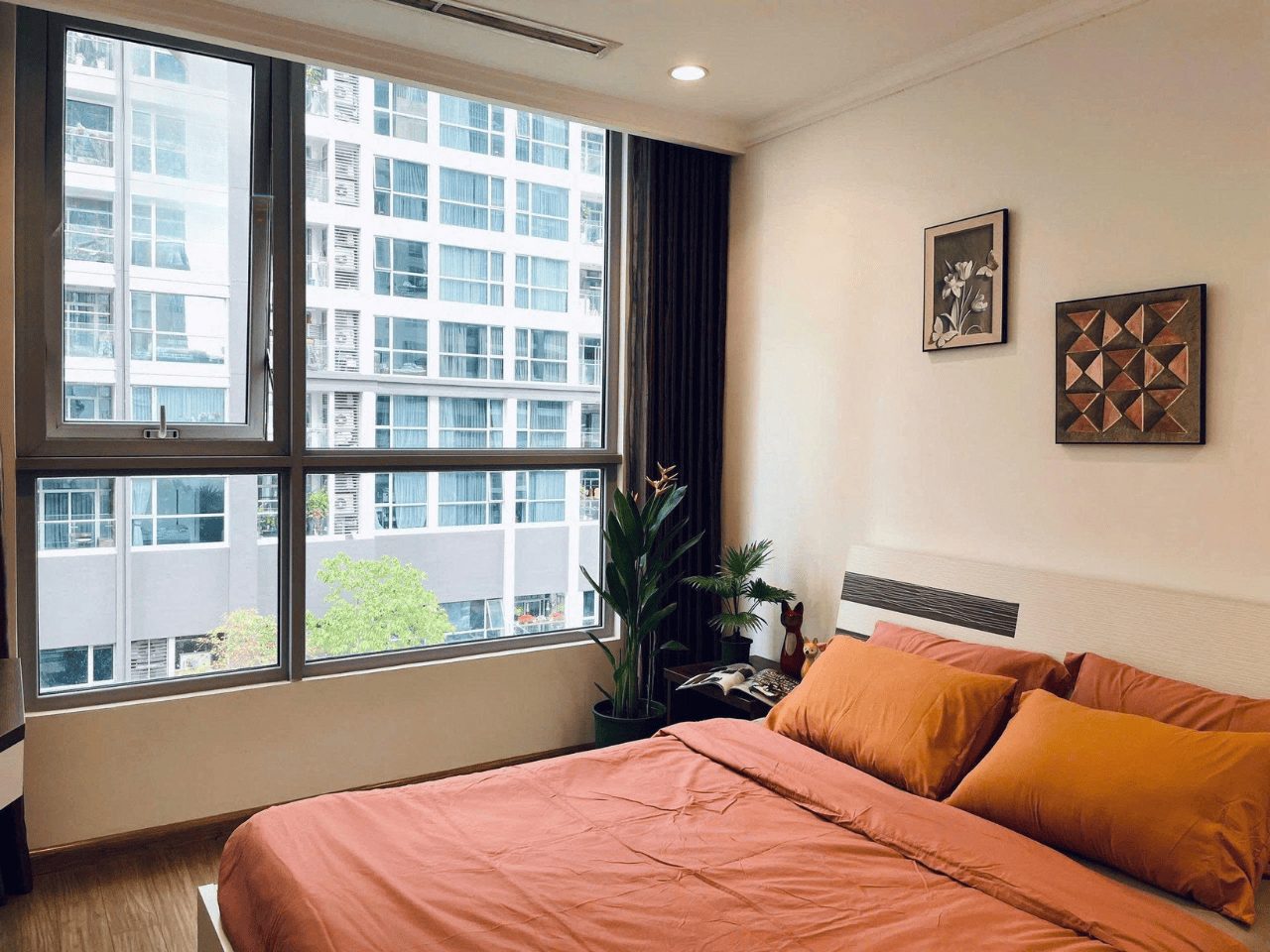 Vinhomes Central Park 4BR apartment for rent - Colorful furniture