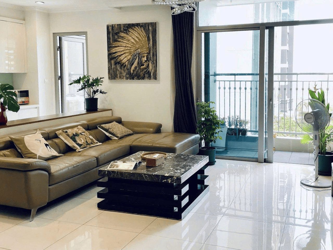 Vinhomes Central Park 4BR apartment for rent - Colorful furniture