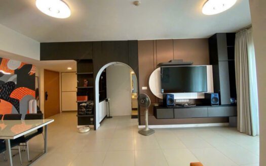 River view 2BR apartment for rent in Gateway - Colorful design