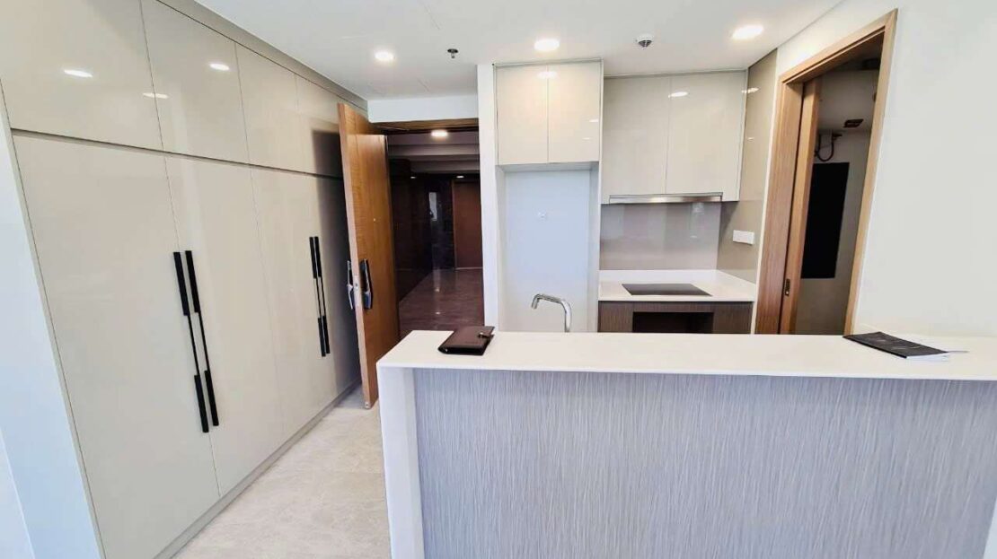 Unfurnished 2BR for rent in The River - Bright & city skyline view