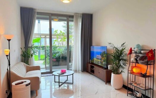 Low floor 2 bedroom for rent in Empire City – Nice interior with garden view