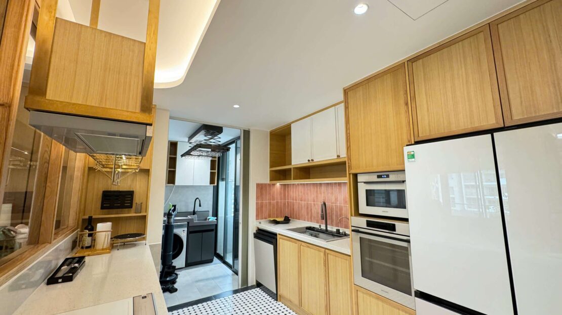 The Estella 3 bedrooms for rent - biggest layout 171m2, refined wooden furniture