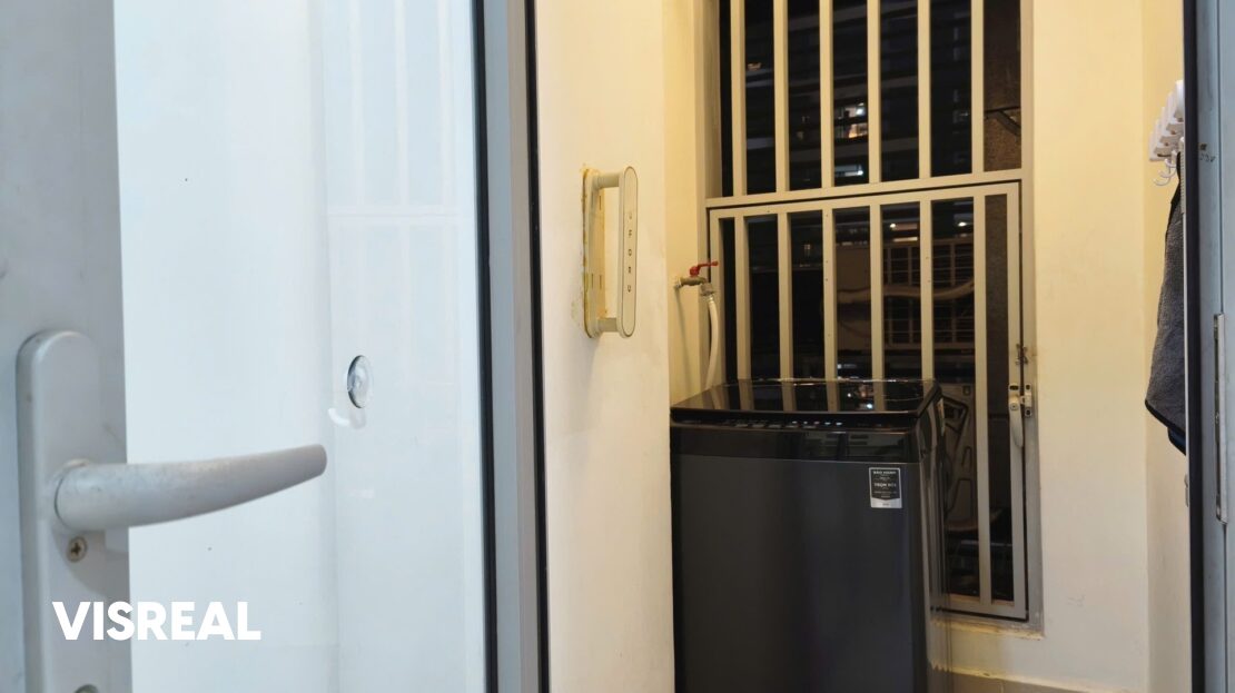 Laundry area with top-load washing machine, Vinhomes Central Park 1-bedroom apartment